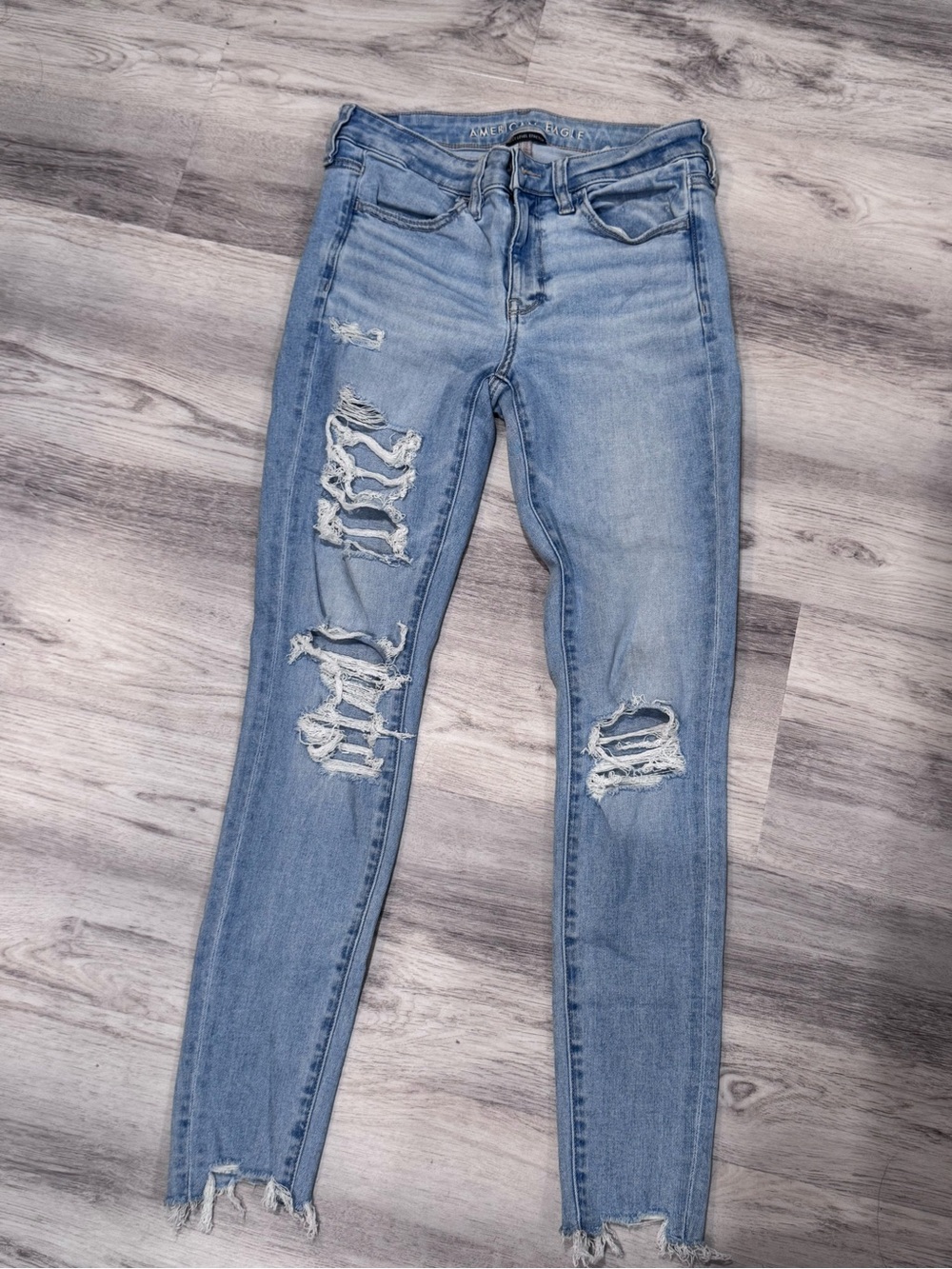 American Eagle Outfitters Light Wash Ripped Skinny Jeans